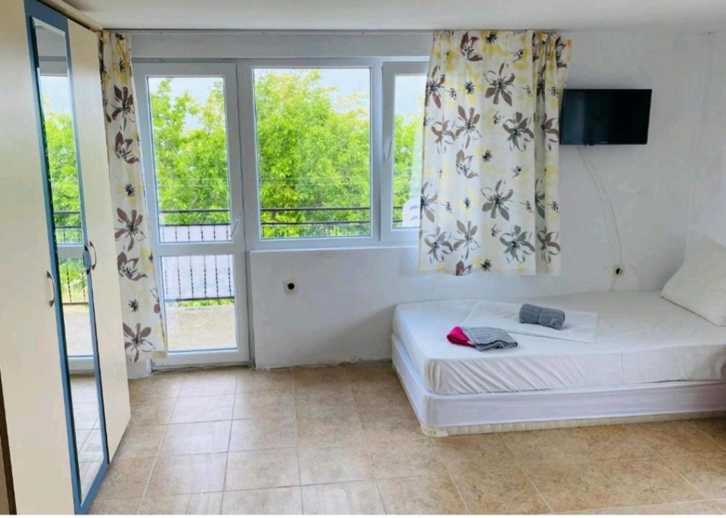 Krimski Guest House And Bungalows Byala  Dış mekan fotoğraf